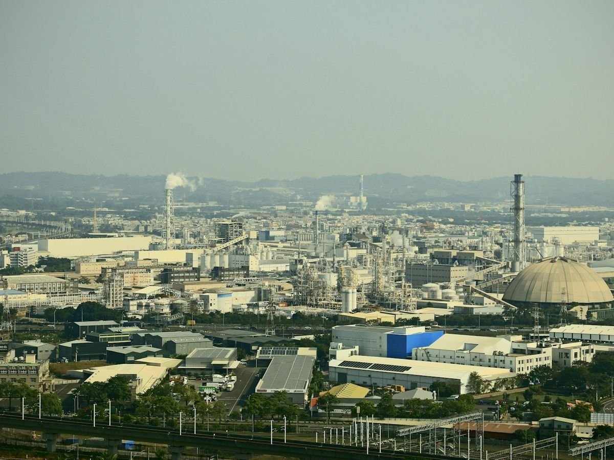 Industrial plant drawing power from the grid